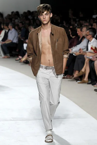 Look 30